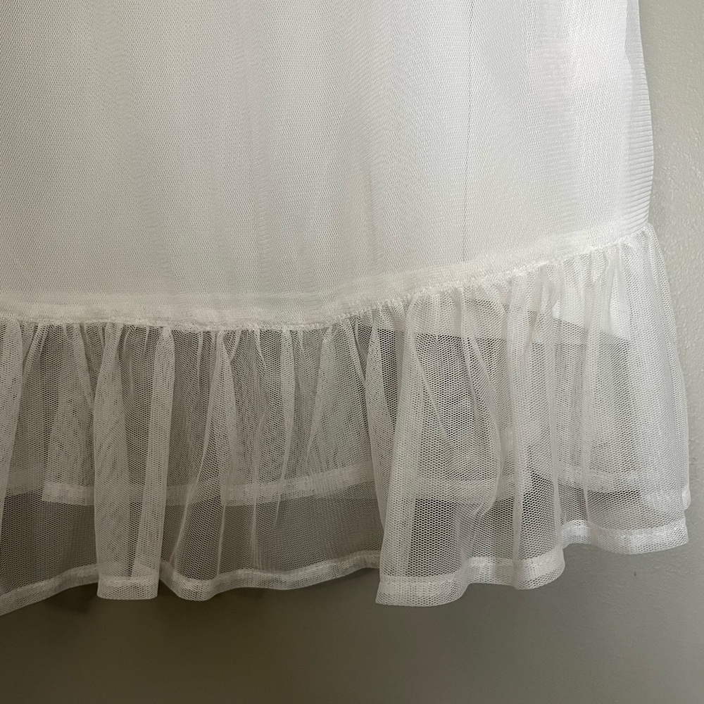 Embroidered Sheer Ruffle-Hem Tank Top - Picture 4 of 6